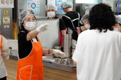 마포구 주민친화적 정책의제 발굴연구회-배식 봉사 9