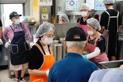 마포구 주민친화적 정책의제 발굴연구회-배식 봉사 11