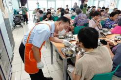 마포구 주민친화적 정책의제 발굴연구회-배식 봉사 13