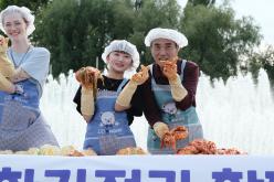 새우젓축제-외국인 및 다문화가정과 함께하는 김장김치 담그기 체험행사 9