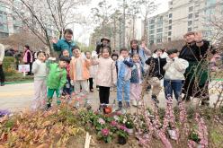 제81회 식목일 기념 릴레이 정원만들기 행사-국화정원 23