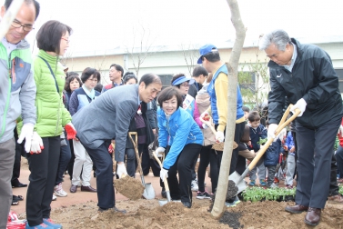 제70회 식목일 나무심기 행사 6