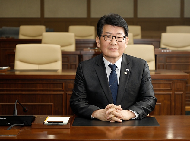 강동오 행정건설위원회 위원장